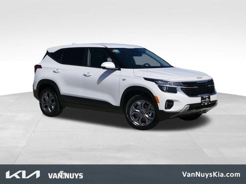 Snow White Pearl 2025 Kia Seltos LX