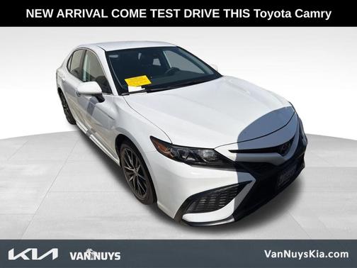 Ice 2024 Toyota Camry SE