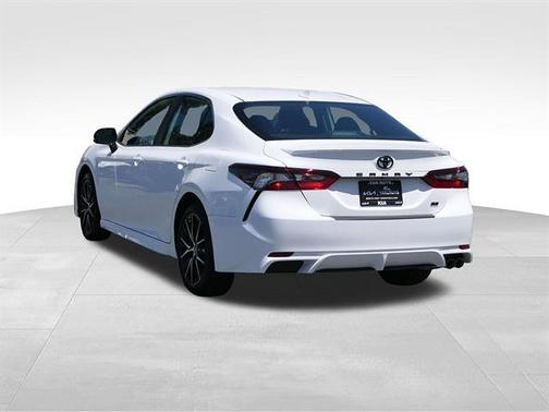 Ice 2024 Toyota Camry SE