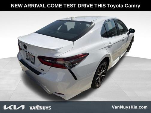 Ice 2024 Toyota Camry SE