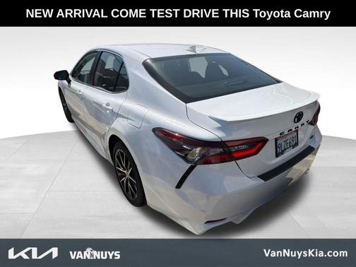 Ice 2024 Toyota Camry SE