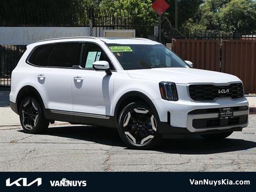 Glacial White Pearl 2023 Kia Telluride S