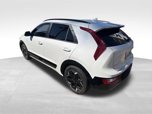 Snow White Pearl 2023 Kia Niro EV Wind