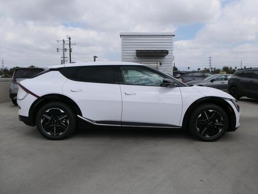 2025 Kia EV6 Wind