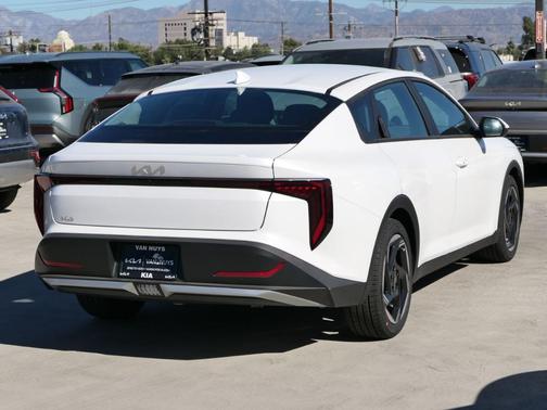 2025 Kia K4 EX