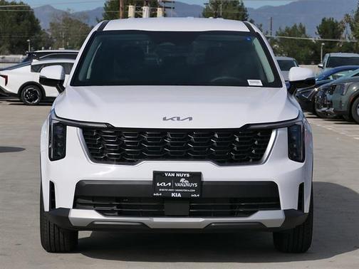 Glacial White Pearl 2026 Kia Sorento LX