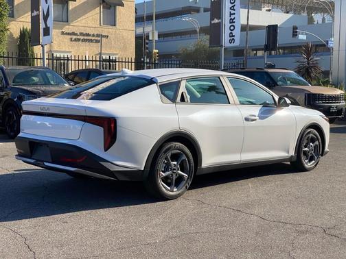 Snow White Pearl 2026 Kia K4 LXS