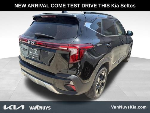 Black 2024 Kia Seltos EX