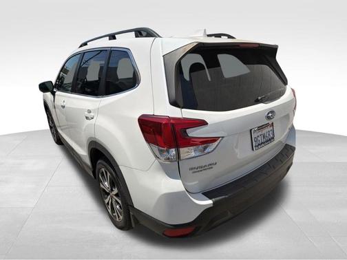 Crystal White Pearl 2023 Subaru Forester Limited