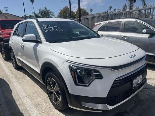 Snow White Pearl 2025 Kia Niro EX