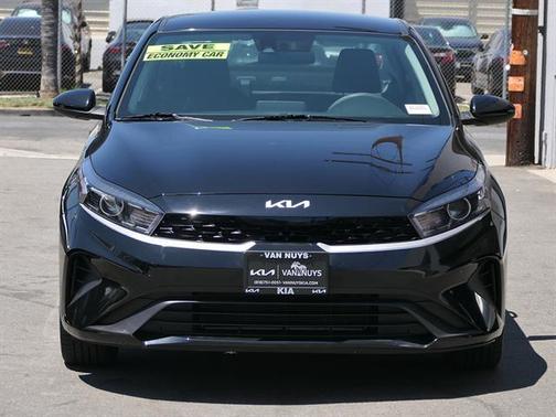 Aurora Black Pearl 2024 Kia Forte LXS