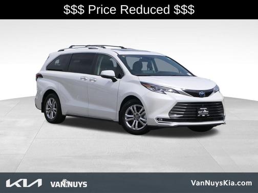 2023 Toyota Sienna Platinum 7 passenger