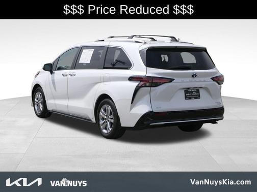 2023 Toyota Sienna Platinum 7 passenger