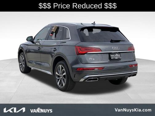Daytona Gray Pearl Effect 2023 Audi Q5 45 S line quattro Premium