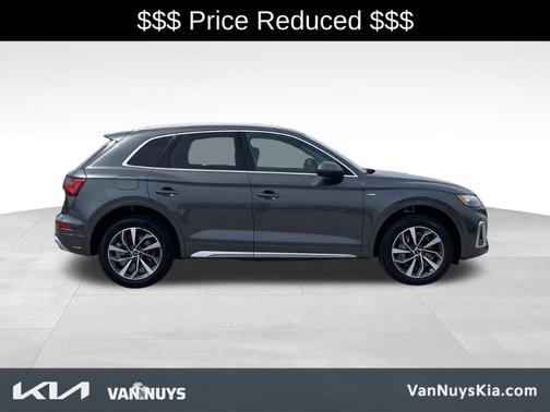 Daytona Gray Pearl Effect 2023 Audi Q5 45 S line quattro Premium