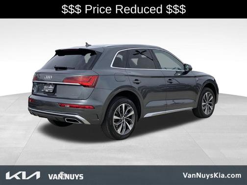 Daytona Gray Pearl Effect 2023 Audi Q5 45 S line quattro Premium