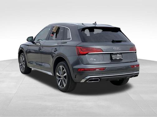 Daytona Gray Pearl Effect 2023 Audi Q5 45 S line quattro Premium