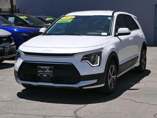 Snow White Pearl 2025 Kia Niro EX