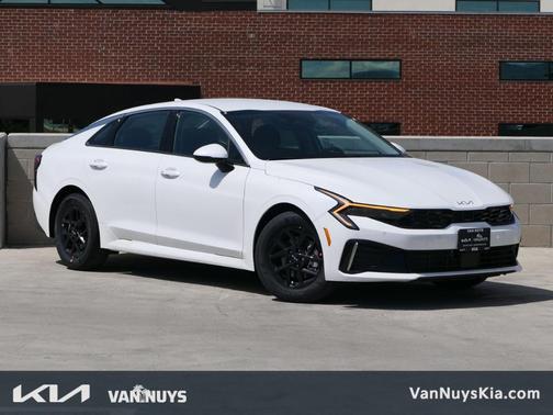 2025 Kia K5 LXS