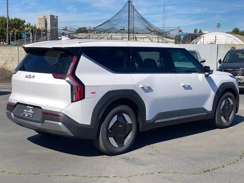 2026 Kia EV9 Light Long Range