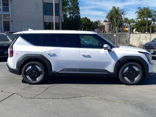 2026 Kia EV9 Light Long Range
