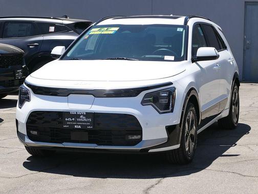 Snow White Pearl 2023 Kia Niro EV Wave