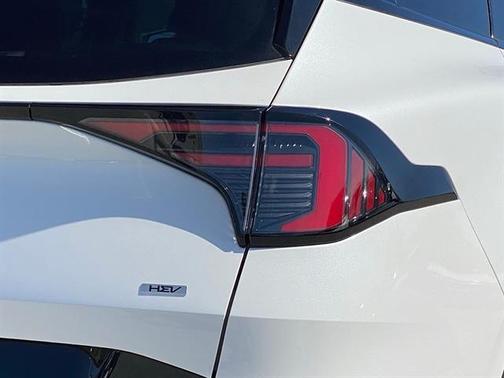 Snow White Pearl 2026 Kia Sportage Hybrid SX-Prestige