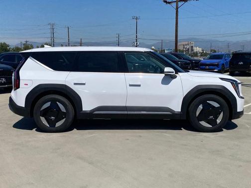2026 Kia EV9 Light Long Range
