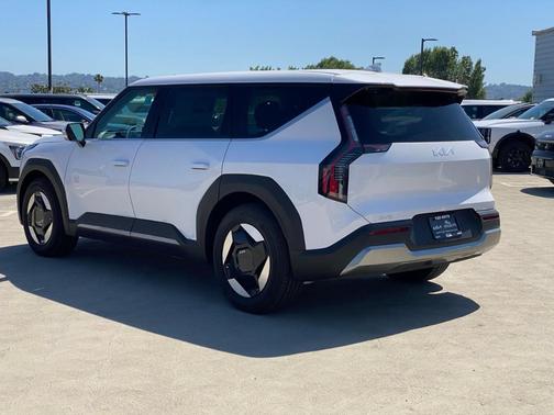 2026 Kia EV9 Light Long Range