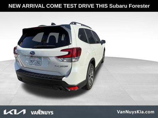Crystal White Pearl 2024 Subaru Forester Premium