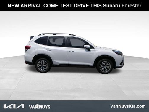 Crystal White Pearl 2024 Subaru Forester Premium