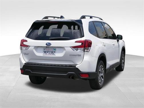 Crystal White Pearl 2024 Subaru Forester Premium