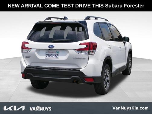 Crystal White Pearl 2024 Subaru Forester Premium
