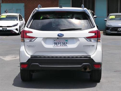 Crystal White Pearl 2024 Subaru Forester Premium