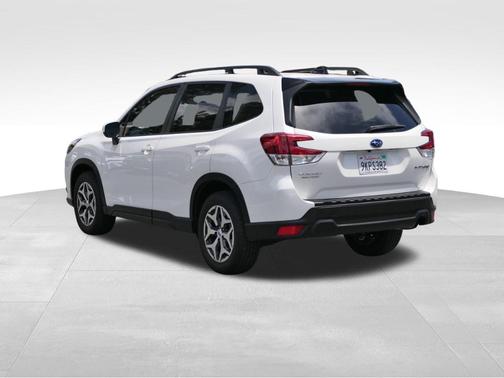 Crystal White Pearl 2024 Subaru Forester Premium