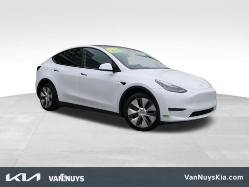 Pearl White Multi 2022 Tesla Model Y Long Range