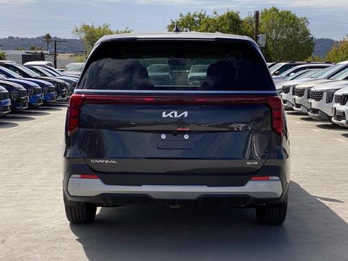 Metal 2026 Kia Carnival Hybrid LXS