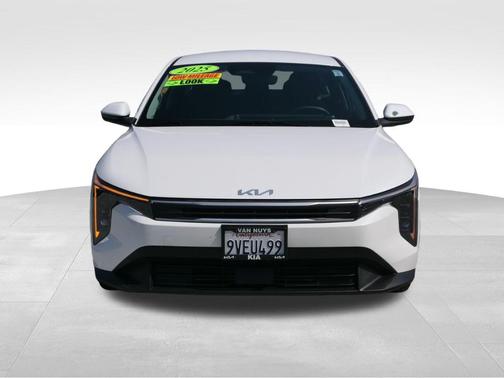 Snow White Pearl 2025 Kia K4