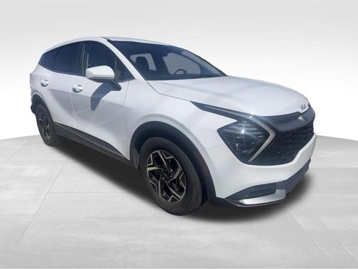White Pearl 2025 Kia Sportage LX