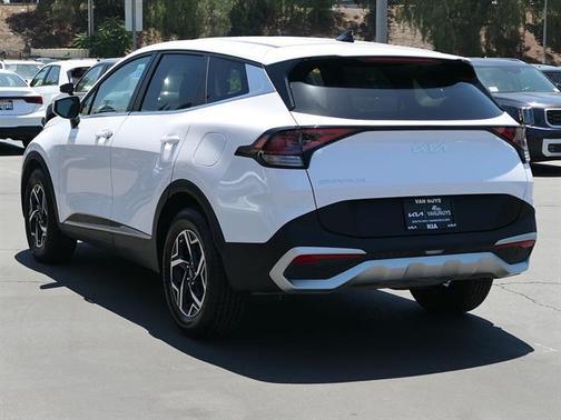 Glacial White Pearl 2025 Kia Sportage LX