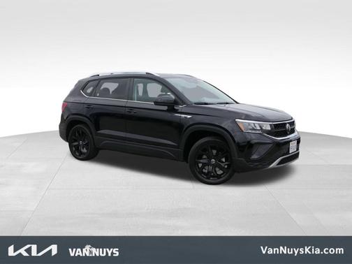 Deep Black Pearl Effect 2023 Volkswagen Taos 1.5T SE