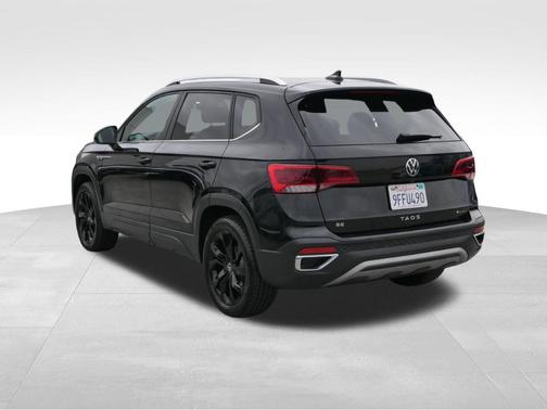 Deep Black Pearl Effect 2023 Volkswagen Taos 1.5T SE