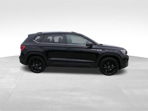 Deep Black Pearl Effect 2023 Volkswagen Taos 1.5T SE