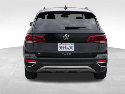 Deep Black Pearl Effect 2023 Volkswagen Taos 1.5T SE