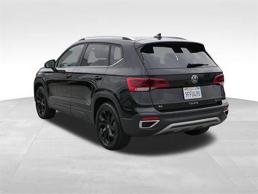 Deep Black Pearl Effect 2023 Volkswagen Taos 1.5T SE