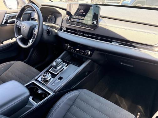 Mercury Gray Metallic 2022 Mitsubishi Outlander SE