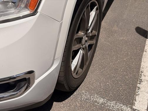 White Frost Tricoat 2019 GMC Acadia Denali