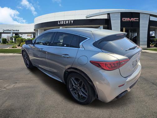 2017 INFINITI QX30 Sport