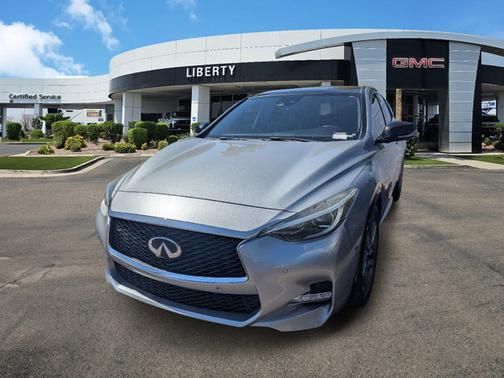 2017 INFINITI QX30 Sport