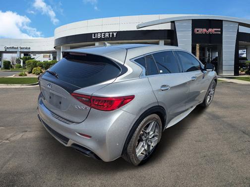 2017 INFINITI QX30 Sport